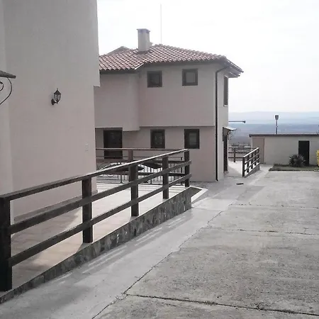 Three-bedroom Holiday In בית נופש