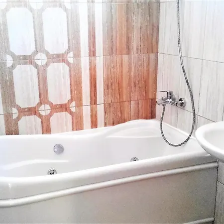 Three-bedroom Holiday In בית נופש קושריצה