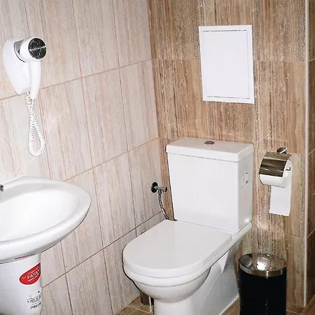 Three-bedroom Holiday In בית נופש