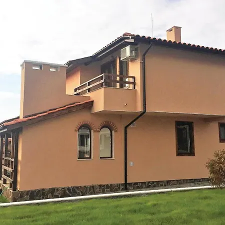 בית נופש Three-bedroom Holiday In