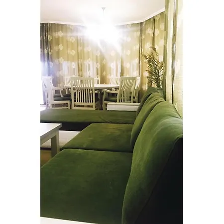 Three-bedroom Holiday In בית נופש