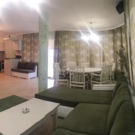 Three-bedroom Holiday In